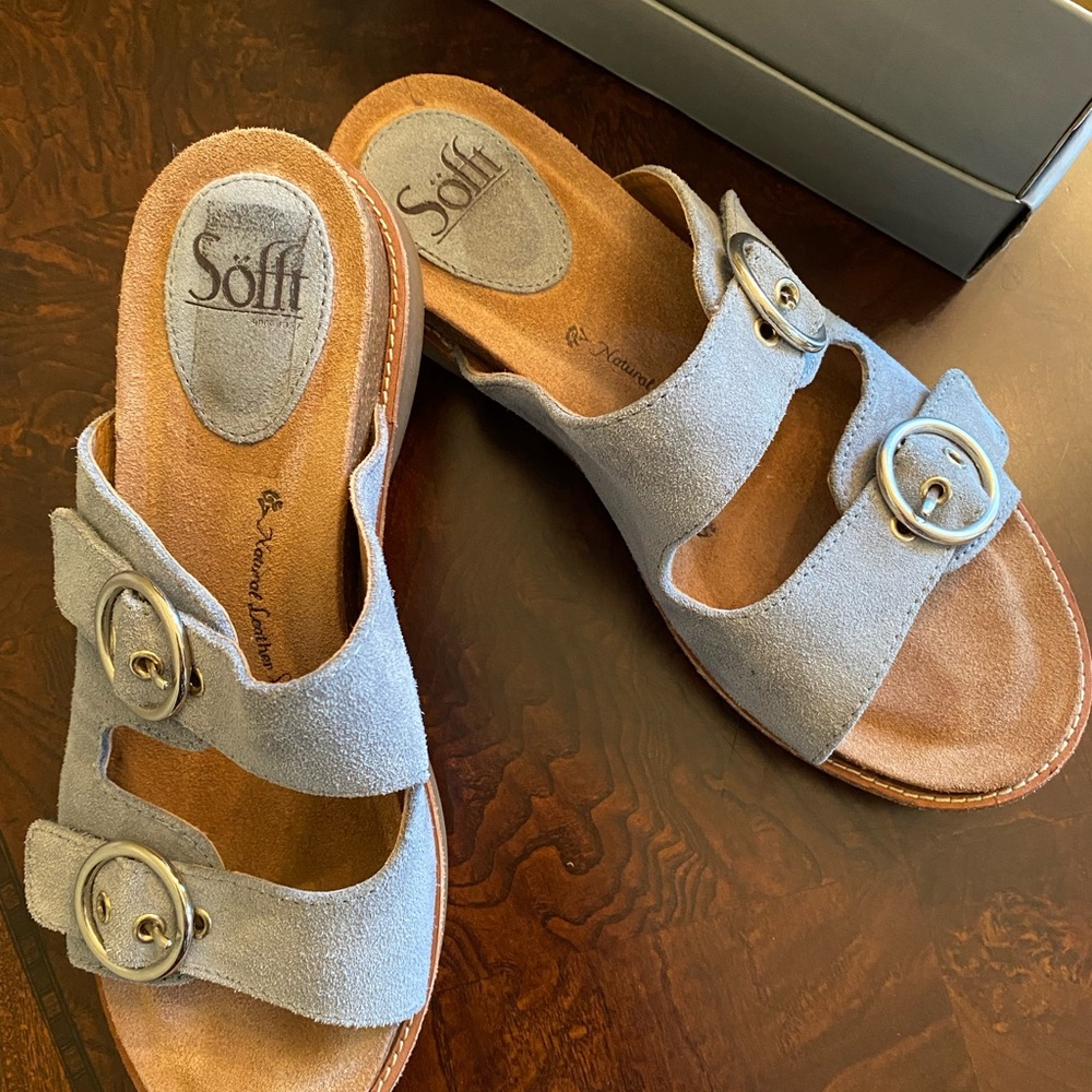 Women’s Sofft brand sandals size 8 medium. Never worn.